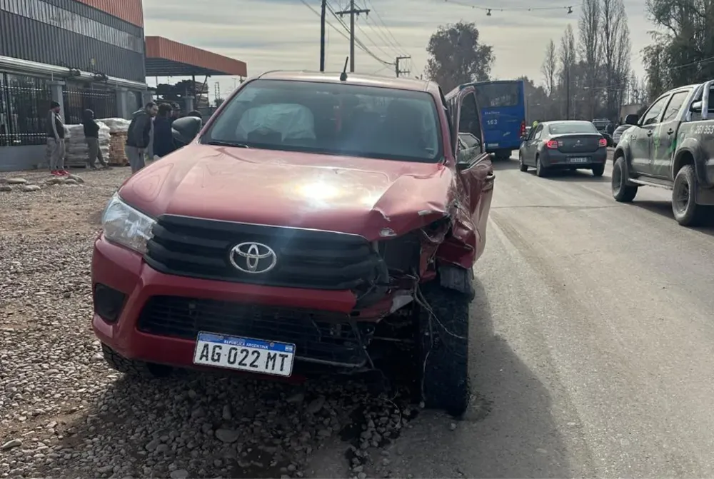 el-chico-manejaba-una-moto-e-impacto-contra-dos-vehiculos