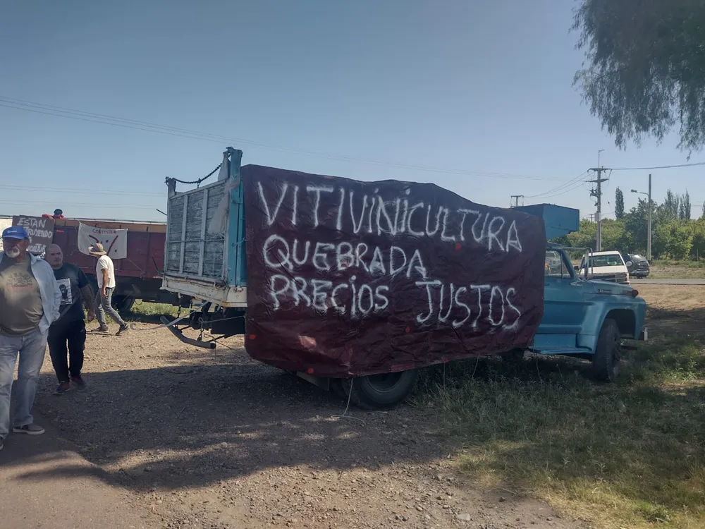 productores-reclamaron-la-ruta-7-san-martin