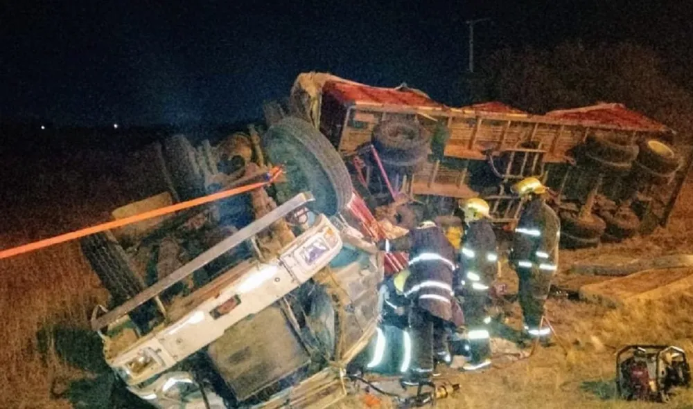 vuelco-camion-un-mendocino-fallecido-san-luis (1)