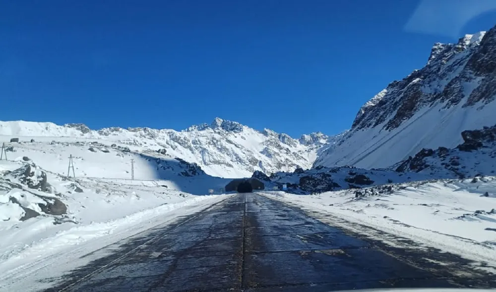 paso-cristo-redentor-la-ruta-7-la-nieve-alta-montana
