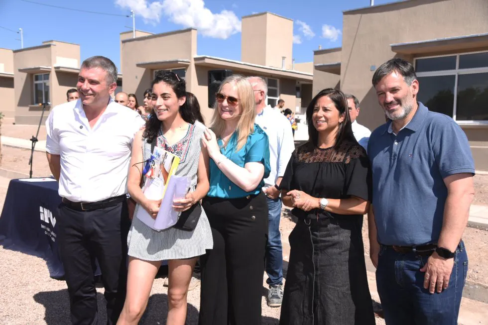 entrega casas bario joaquín lavado Godoy Cruz