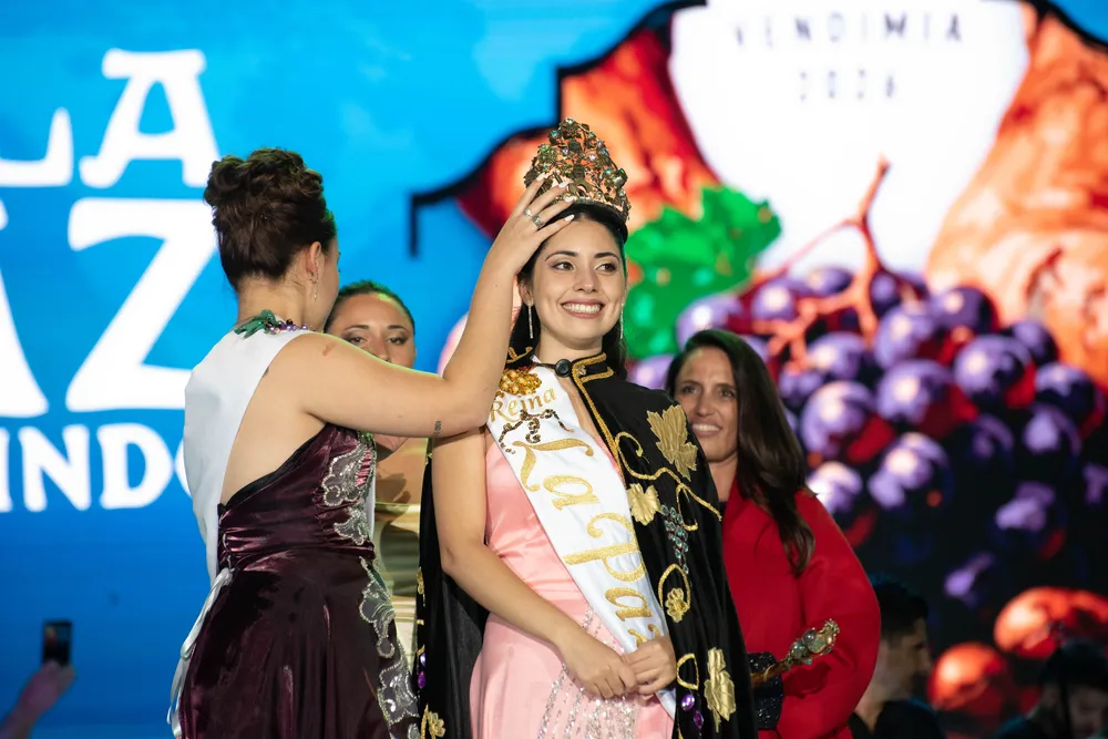 reina-la-paz-2026-ana-laura-roza