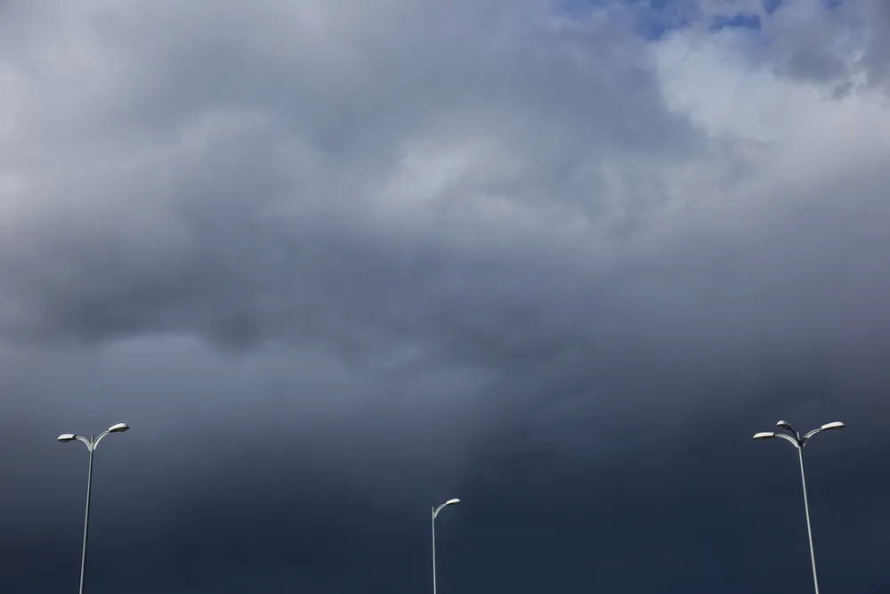 farolas-dia-nublado