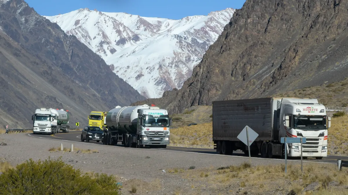 camiones-ruta-paso-chile-uspallata-16jpg