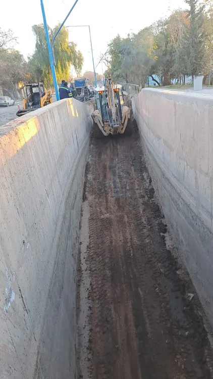 limpieza canal irrigación