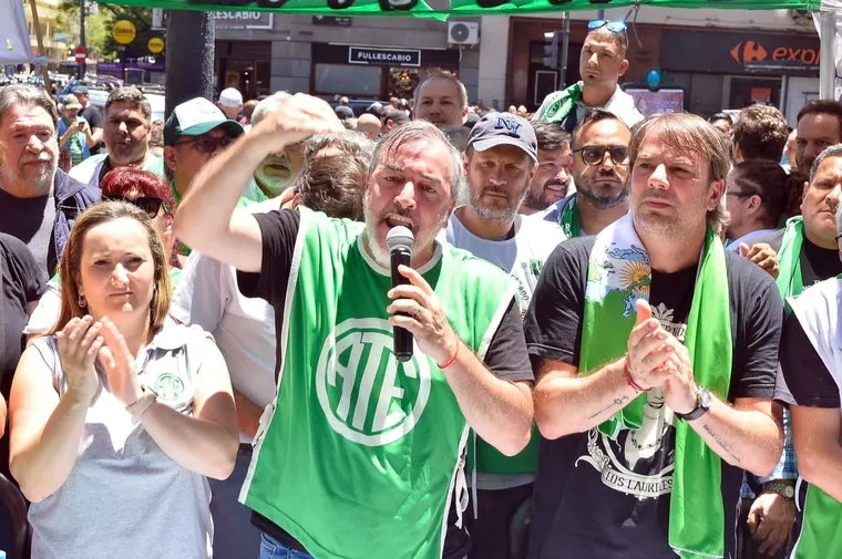 el-lider-ate-rodolfo-aguiar-lanzo-una-fuerte-amenaza-javier-milei-foto-noticias-argentinas