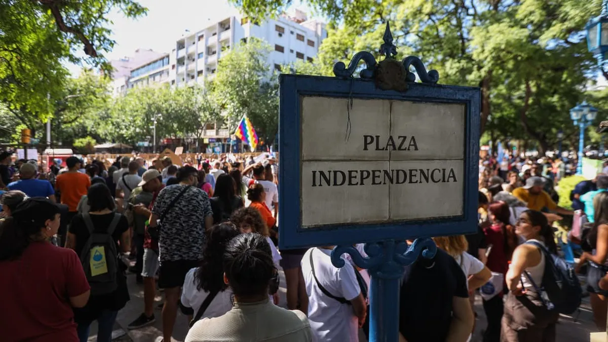 legislatura-mendoza-senado-mineria-vallado-plaza-independencia 