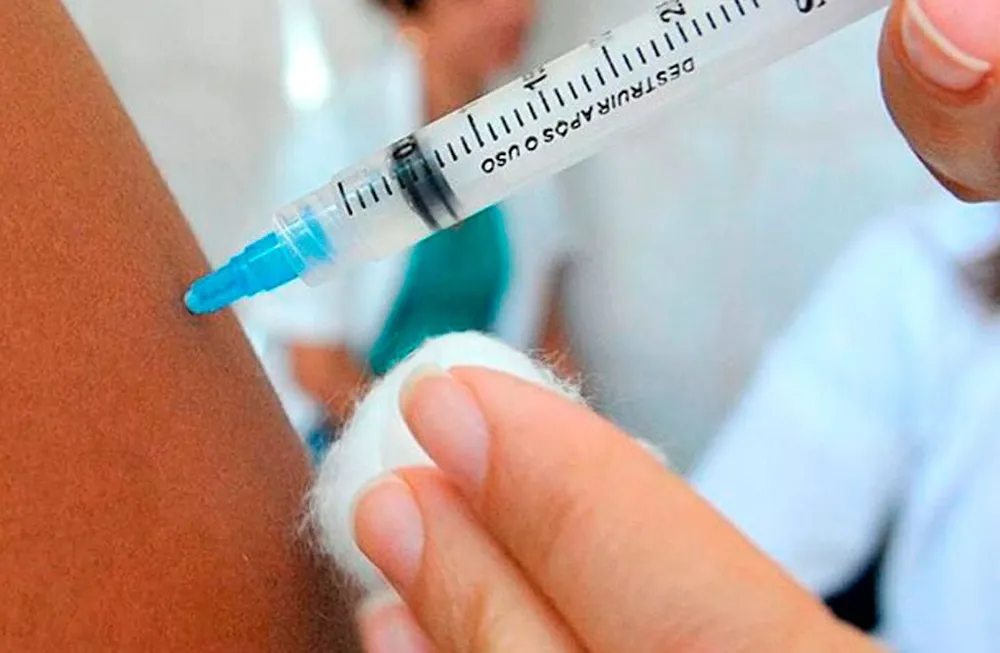 mendocino-acuso-una-vacuna-contra-covid-19-producirle-tombosis-y-presento-una-demanda-millonaria-que-dijo-el-laboratorio