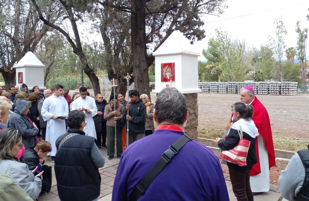 via-crucis-el-monsenor-colombo-el-calvario-carrodilla