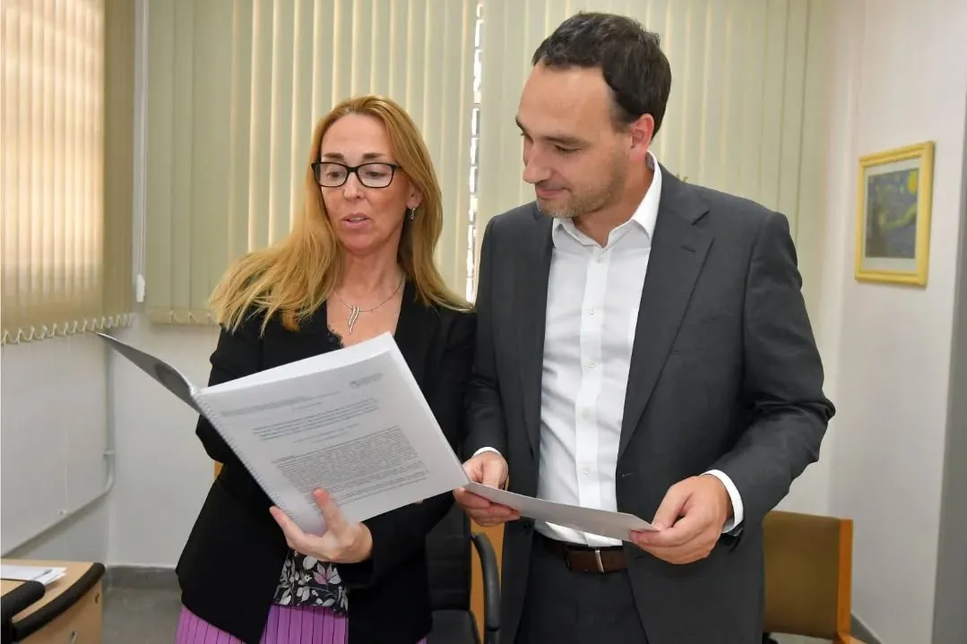 Eva Jané Llopis y el ministro de Salud y Deportes Rodolfo Montero