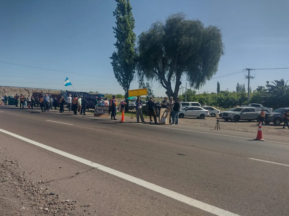 productores-reclamaron-la-ruta-7-san-martin (1)