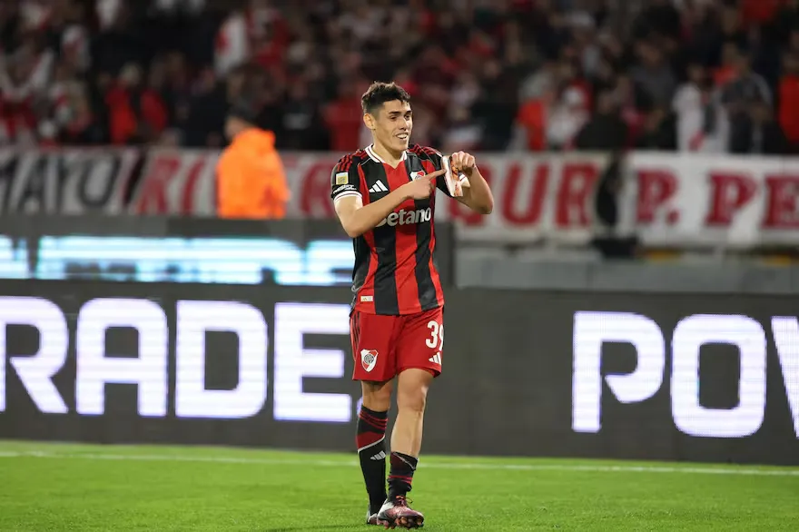 santiago-lencina-festeja-su-gol-en-el-partido-6DDANTLVARALJL5O5QGXOWOUT4