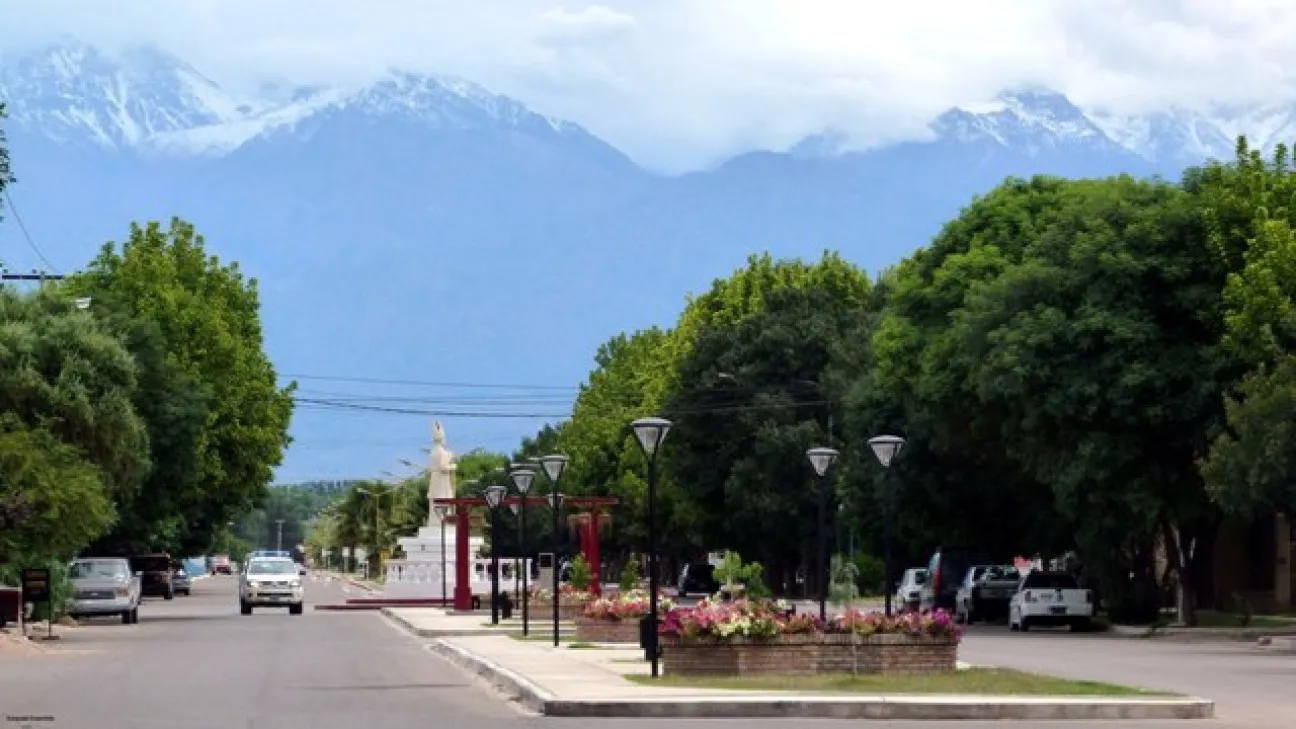 boulevard-bernardo-quiroga-paseo-peatonal-villa-de-san-carlos-archivo