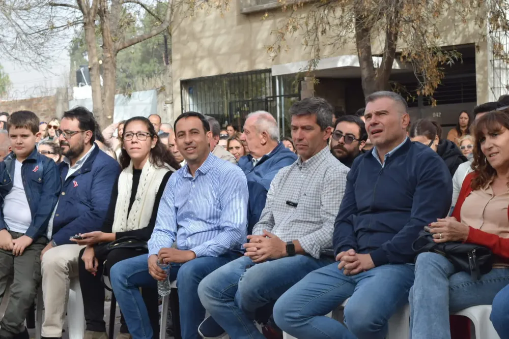 Foto de autoridades de la UCR en el acto en Tunuyán