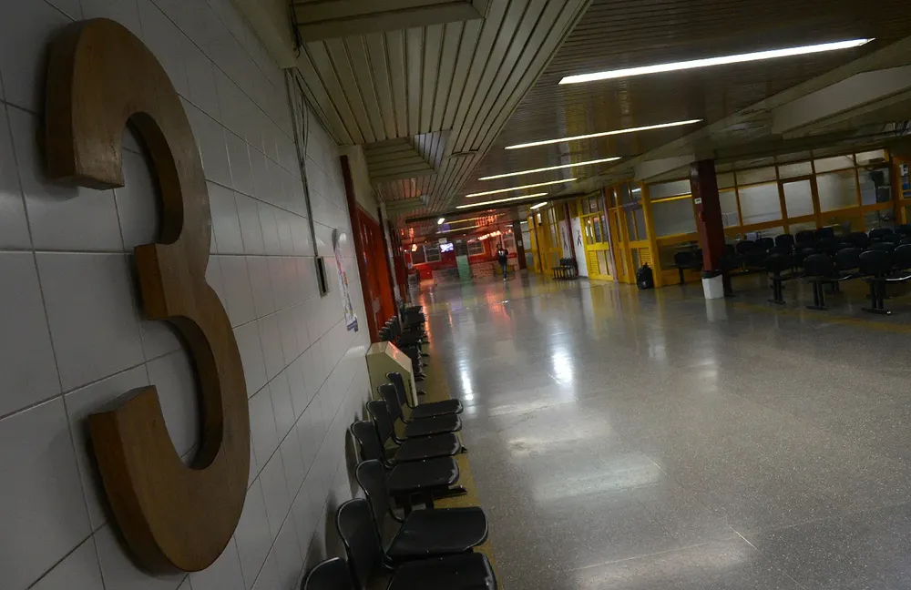 pasillo hospital notti