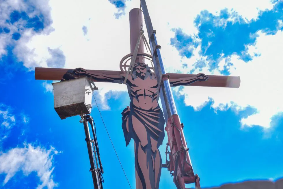 La imagen muestra cómo colocaban el cristo