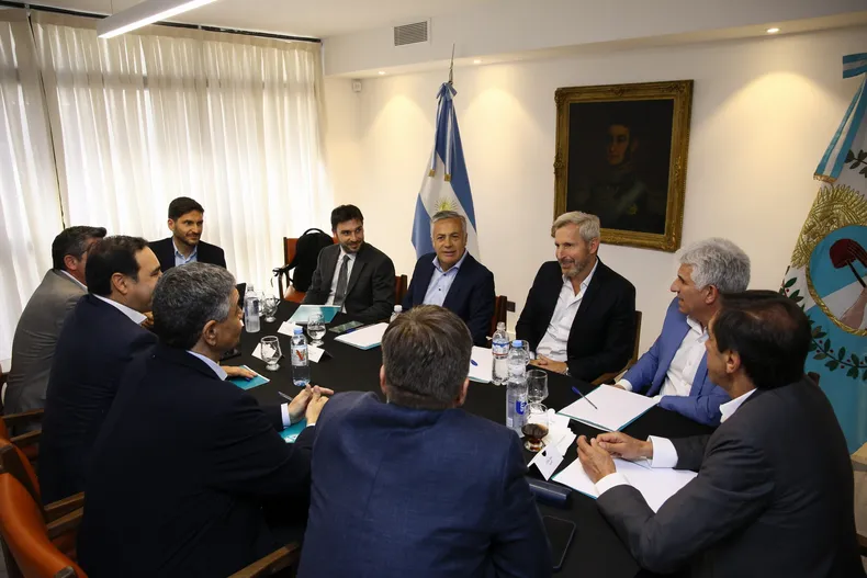 alfredo-cornejo-se-reunio-los-gobernadores-juntos-el-cambio-la-casa-mendoza-buenos-aires