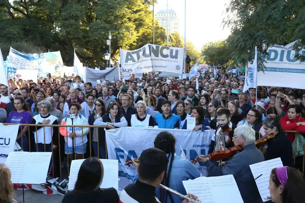 marcha-universidades-mendoza1