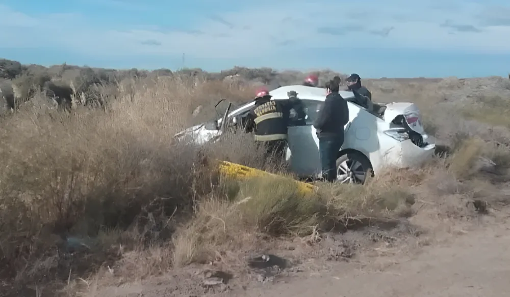 sobrevivio-mas-10-horas-atrapado-su-auto-luego-volcar-general-alvear