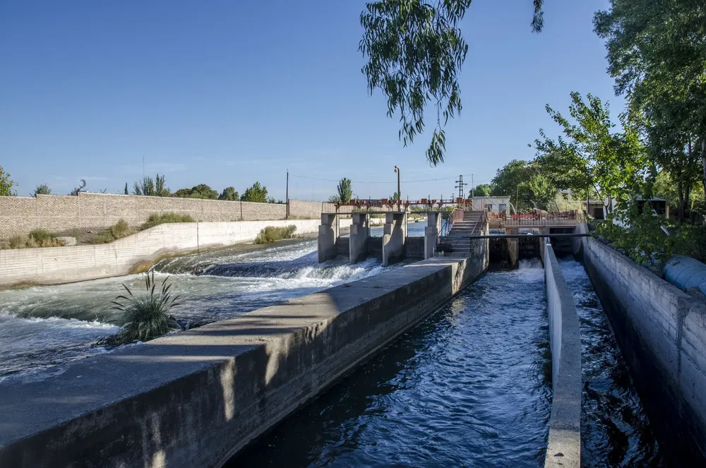 Canal riego irrigación