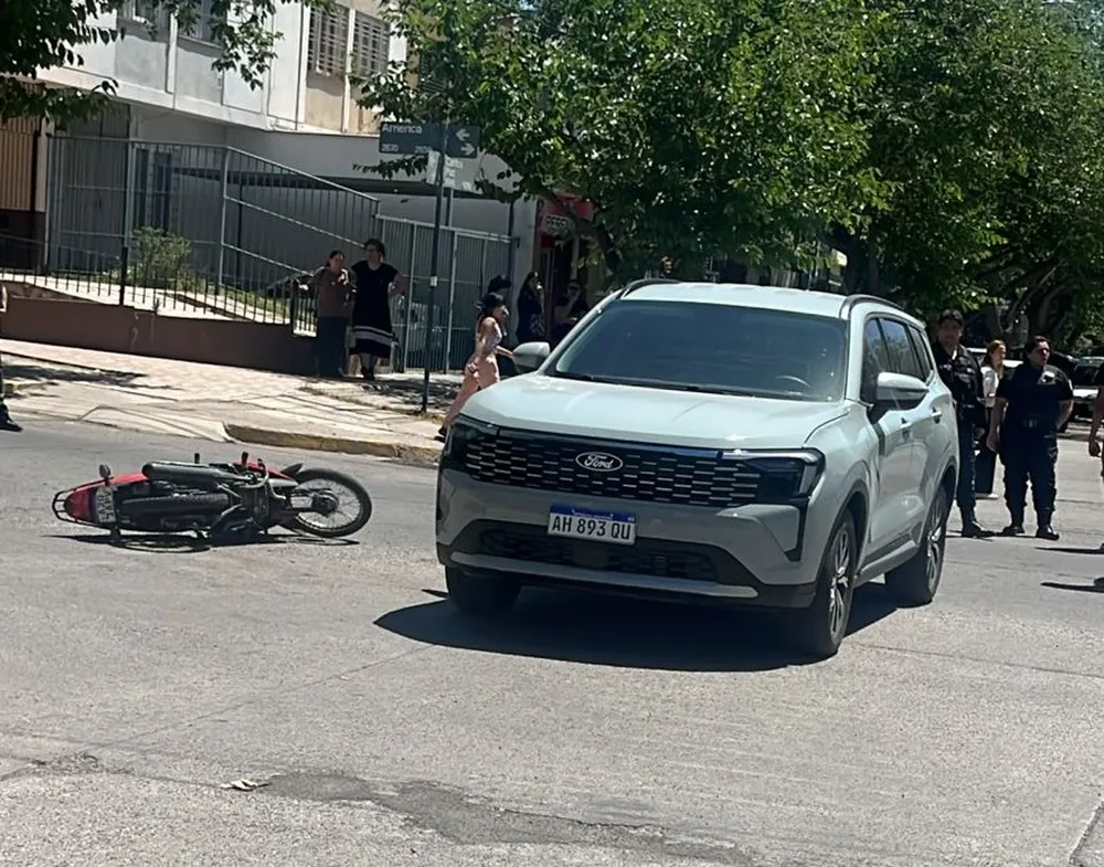 murio-una-mujer-que-viajaba-moto-chocar-una-camioneta-godoy-cruz (1)