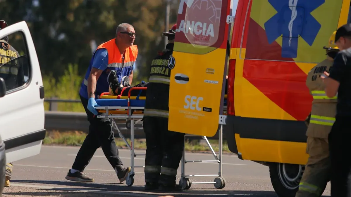las-victimas-del-accidente-fueron-asistidas-los-medicos-una-ambulancia-confirmaron-que-una-murio-el-lugar-mientras-que-la-otra-fue-trasladada-un-hospital-imagen-ilustrativa