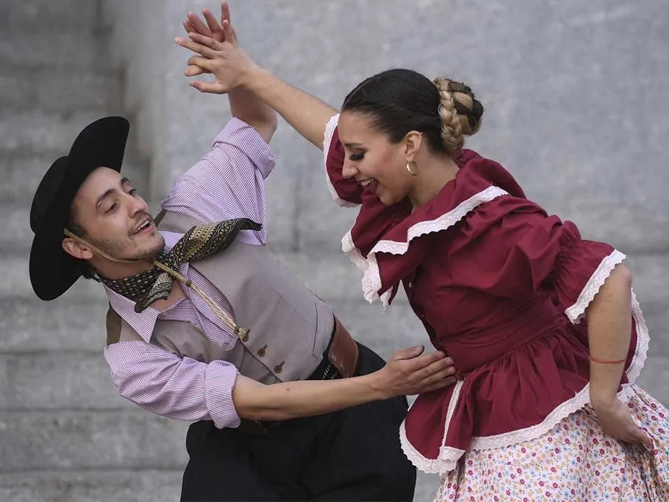bailarines folclóricos