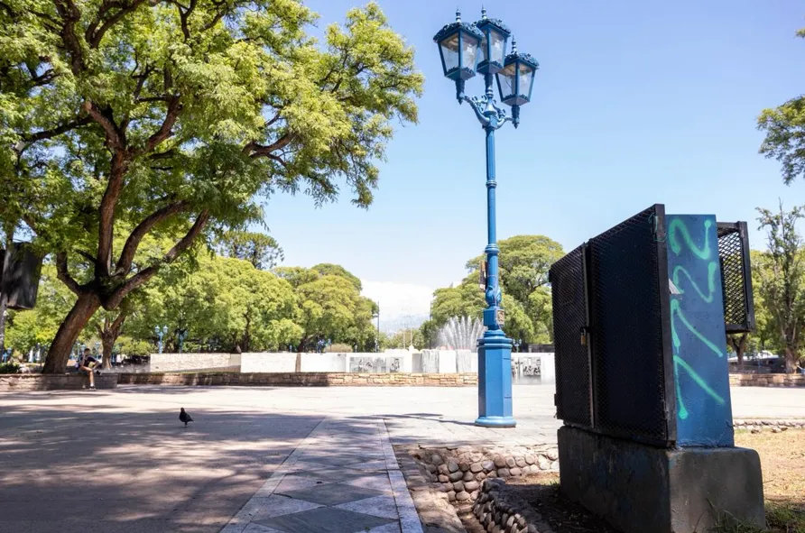 Pintada antiminera plaza independencia