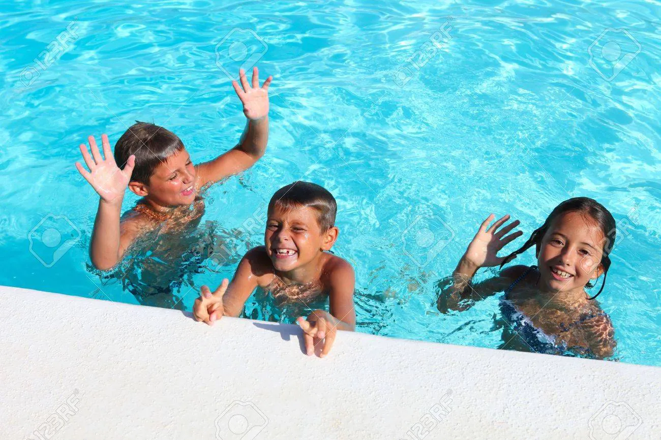 Colonia de verano niños pileta