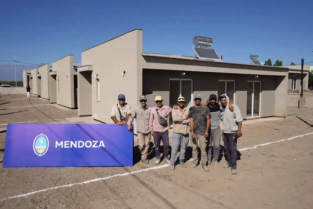 Entrega de viviendas en Cordón del Plata, Tupungato Entrega de viviendas en Cordón del Plata, Tupungato