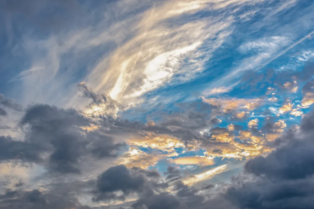 parcialmente nublado cielo-azul-nubes