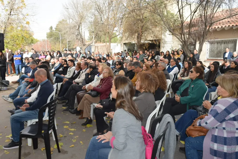 aad6c39d-d3fe-4ff0-88be-bcda1f880377