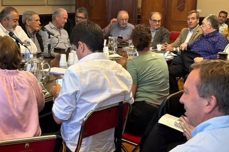 Martín Aveiro en la reunión del bloque de diputados de UxP con la CGT