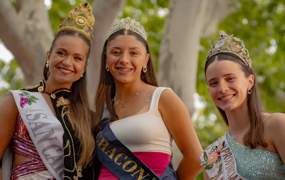 Corte reinas san carlos vendimia