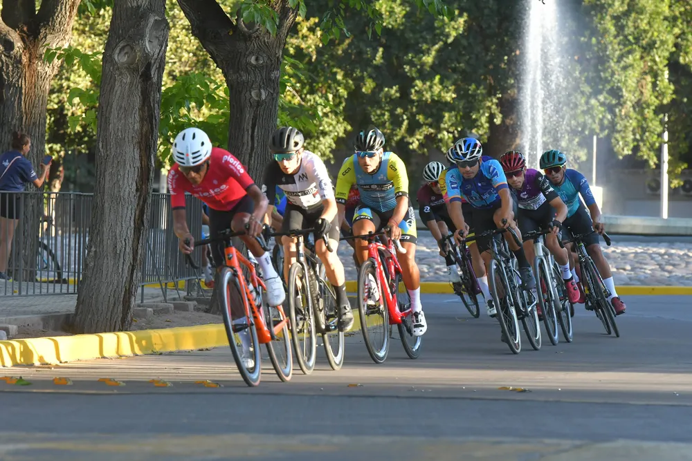 vuelta ciclista mendoza cliclismo-min