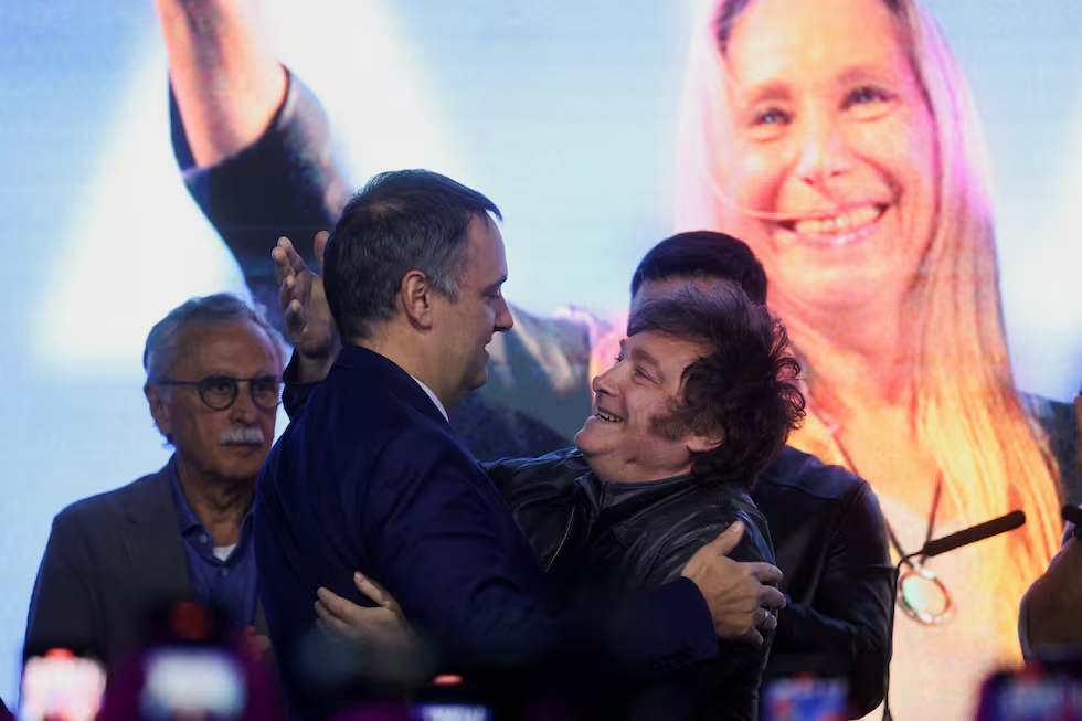 Manuel Adorni y Javier Milei