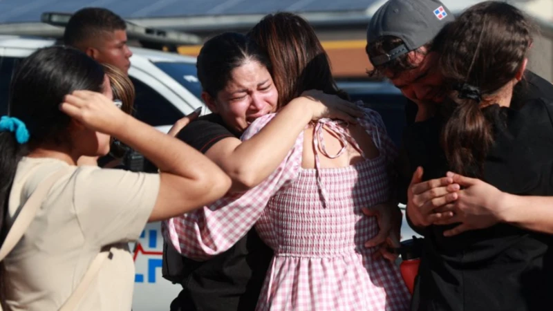 Familiares de fallecidos en en derrumbe de la discoteca Jet Set en República Dominicana Familiares de fallecidos en en derrumbe de la discoteca Jet Set en República Dominicana