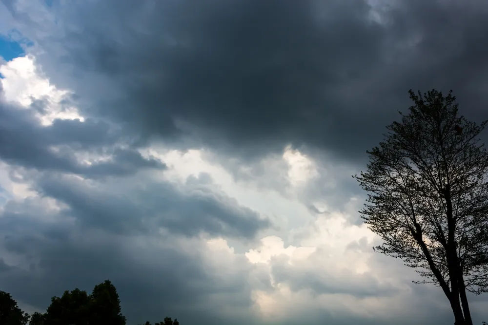 Cielo nublado, tormentas, lluvias